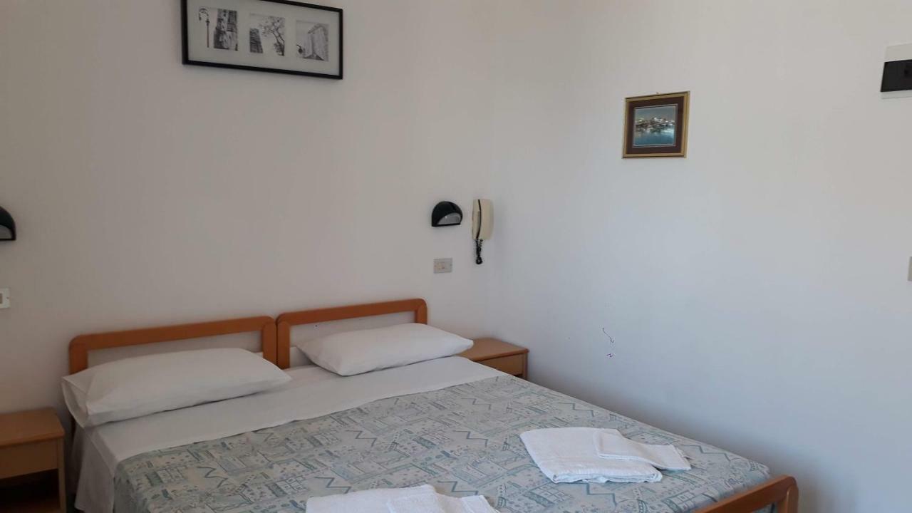 Hotel Rosa Rimini Extérieur photo
